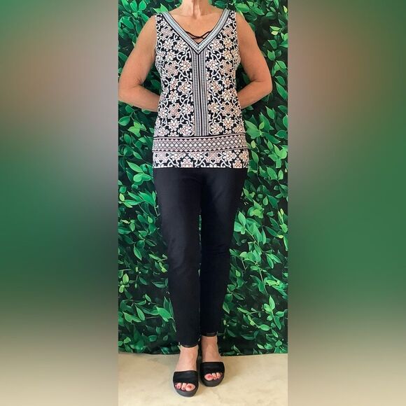 White House Black Market Tops - White House Black Market V-Neck Sleeveless Top W/Crisscross Accent Size Medium